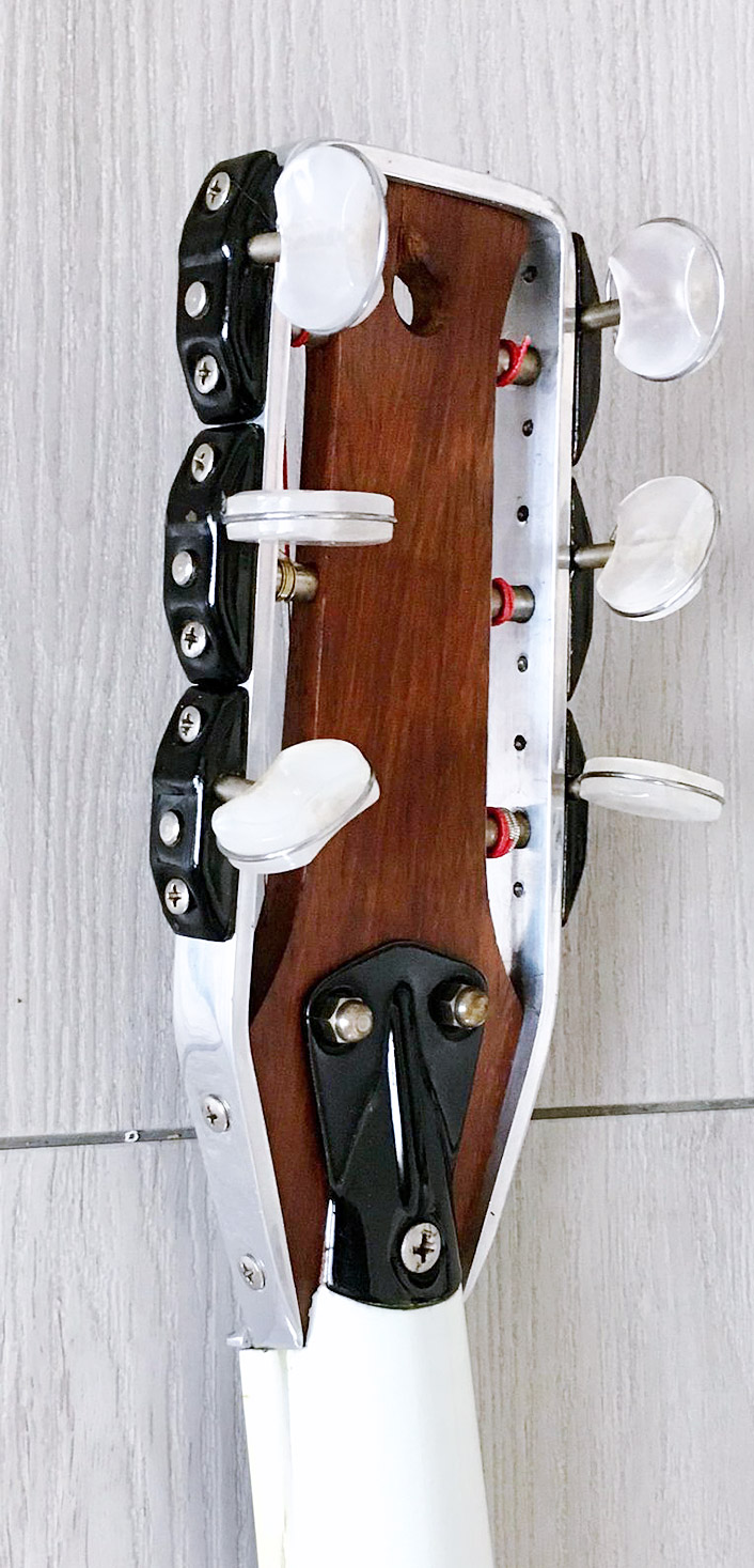 neckbackdot2_wandre_rock_6_classic_2_vintage